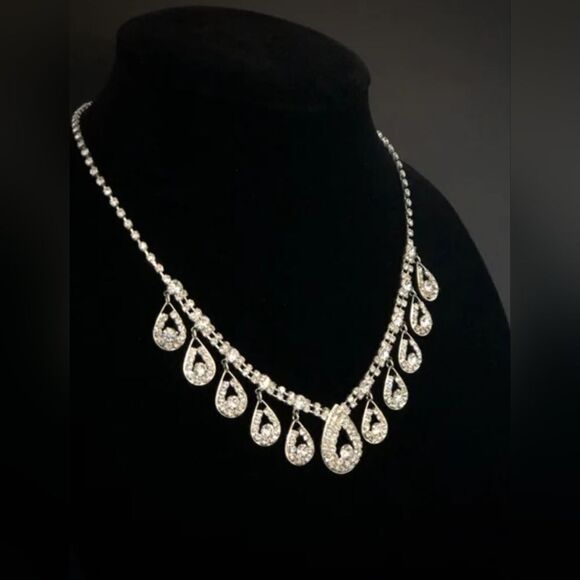 NWT RSVP Gorgeous Sparkling Necklace & Earring Set - Picture 1 of 4